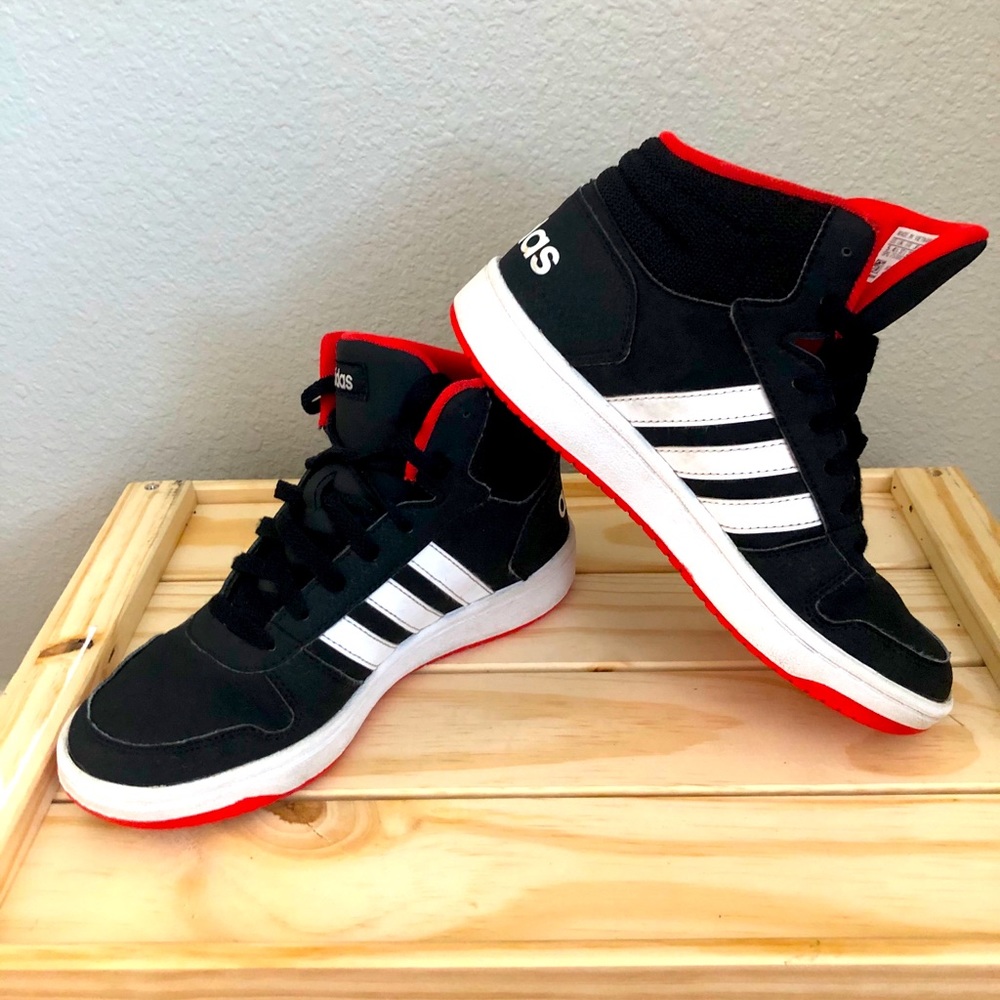 Adidas Hoops 2.0 mid shoe. Size 5 Great condition!